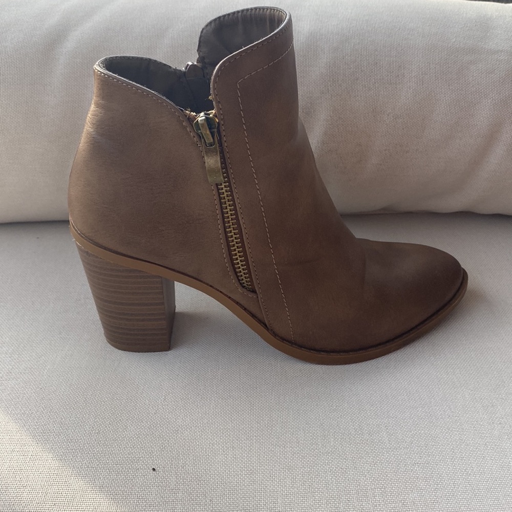 Light brown heeled boot - Picture 3 of 4